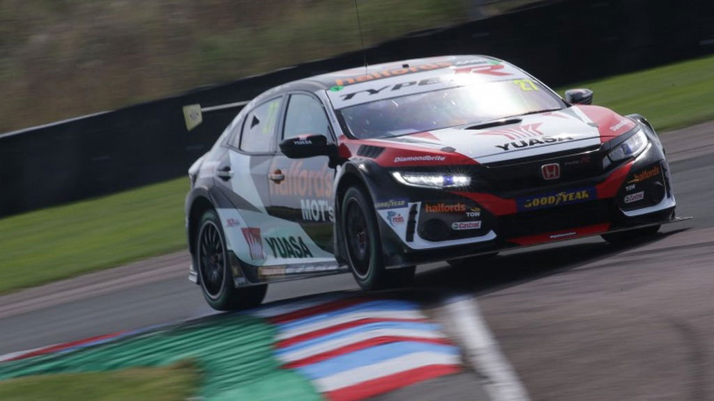 Cammish beats Ingram to Thruxton pole